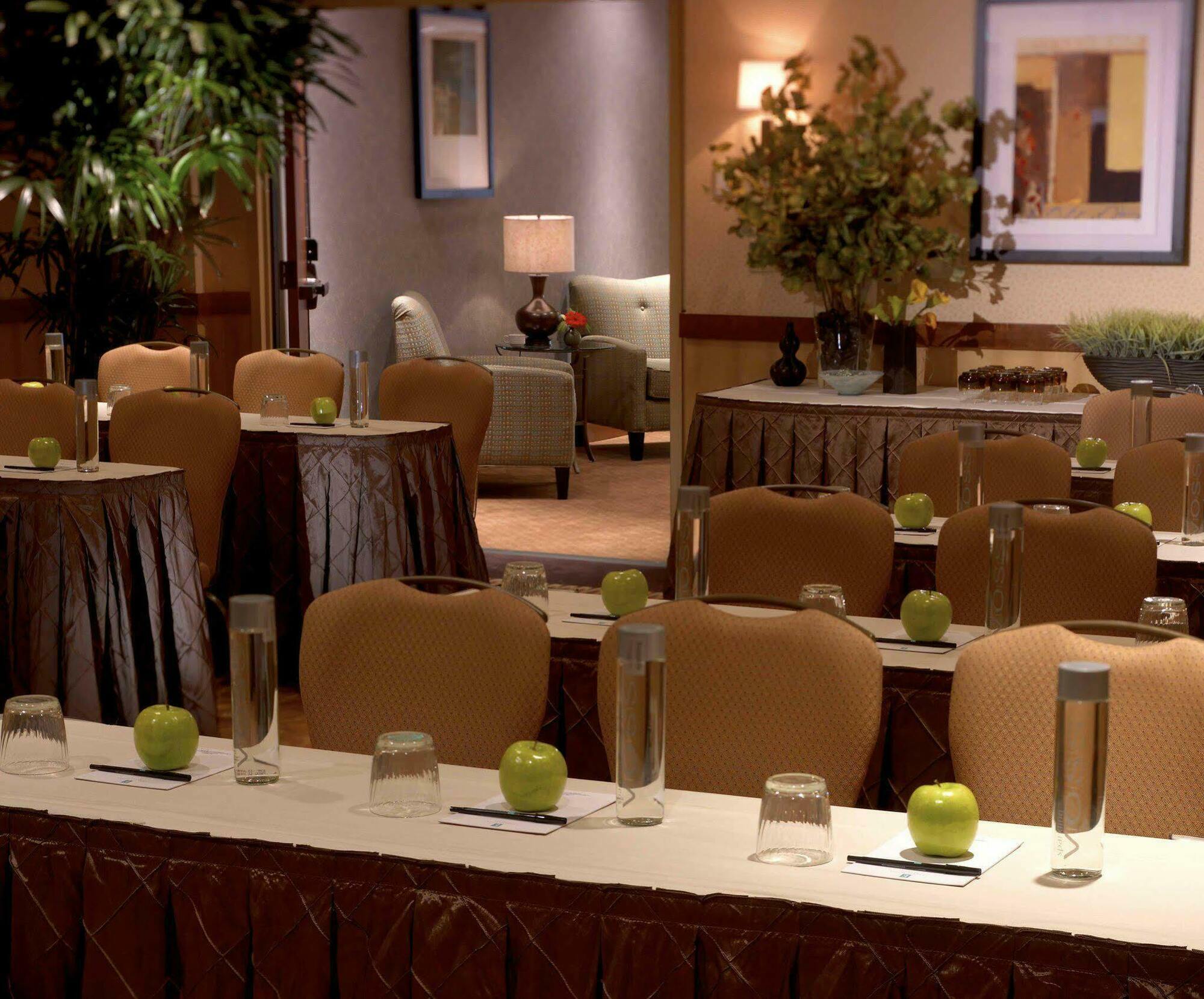 Embassy Suites By Hilton Fort Worth Downtown Екстериор снимка